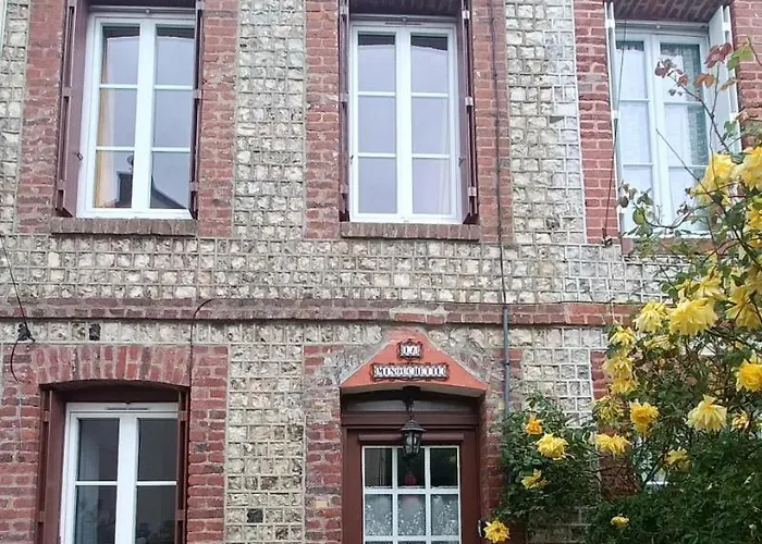 La Minouchette לינה וארוחת בוקר 2*